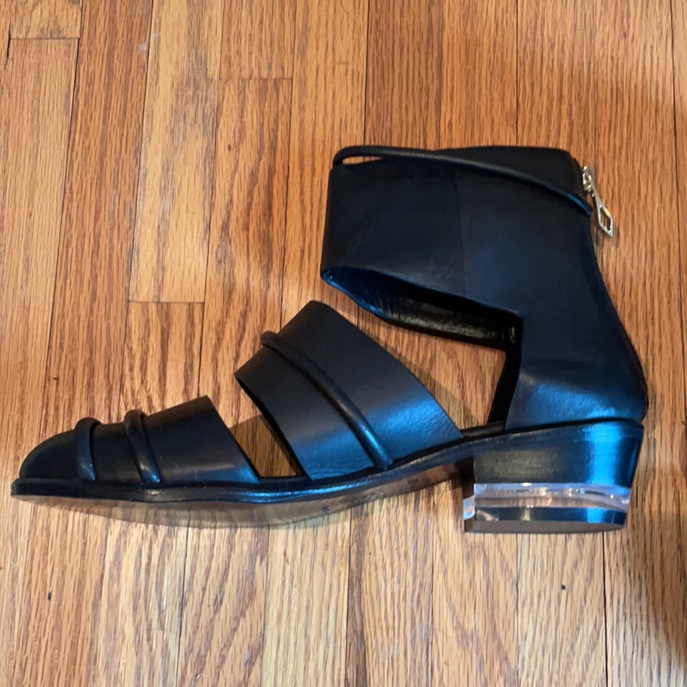 Elegant Black Sandals - Picture 3 of 6